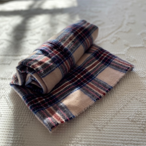 H & M Infinity Scarf - Picture 15 of 16